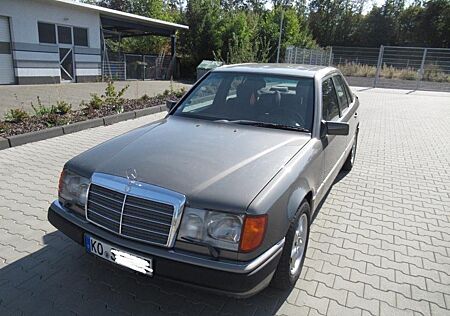 Mercedes-Benz 300 E