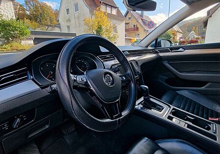 VW Passat gebraucht kaufen VW Passat Volkswagen 2.0 TDI SCR DSG Highline Highline