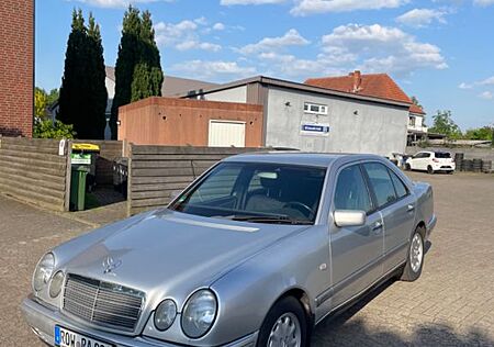 Mercedes-Benz E 240 ELEGANCE