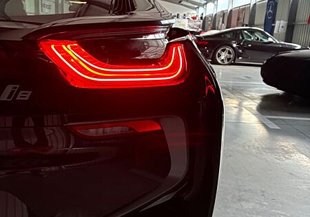 BMW i8 Coupé - Head-up, Laserlicht, Harmann-Kardon