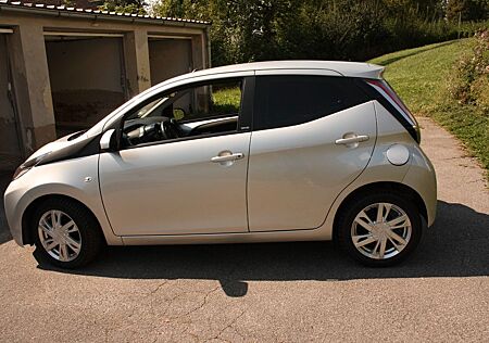 Toyota Aygo (X) Aygo (X) 1,0-l-VVT-i x-cite style selection ...