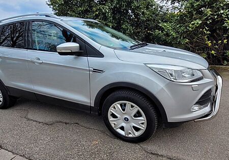 Ford Kuga 1.6 EB 4x4 Automatik Top gepflegt