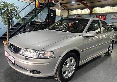Opel Vectra 2.2*AUTOMATIK*KLIMA*SHZ*XENON*LEDER*TÜV