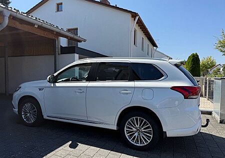 Mitsubishi Plug in Hybrid Outlander Plug-in Hybrid Outlander 2.4 MIVEC PLUG-IN H...