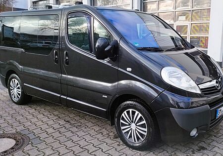 Opel Vivaro 2.5 CDTI Life mit Tisch und Bett Funktion