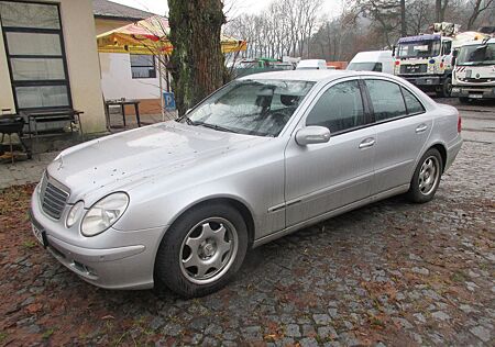 Mercedes-Benz E 220 E -Klasse Lim. CDI Scheckheft, Original KM