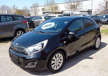 Kia Rio 1.4 Dream Team - Navi - Kamera -TÜV 04/2027!