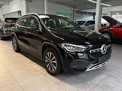Mercedes-Benz GLA 200 Business LED Kamera Fullscreen Pano