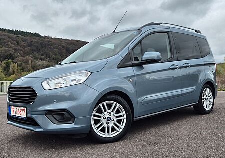 Ford Tourneo Courier 1.5 TDCi Titanium, AHK.