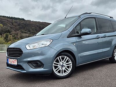 Ford Tourneo Courier 1.5 TDCi Titanium, AHK.