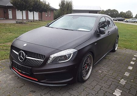 Mercedes-Benz A 250 Sport DCT AMG NAVI+S-Dach+SHZG