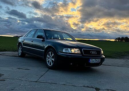 Audi A8 3.7 tiptronic quattro -