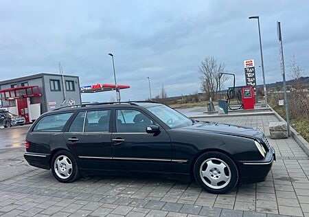 Mercedes-Benz E 200 KOMPRESSOR T AVANTGARDE, Tüv-11.2026