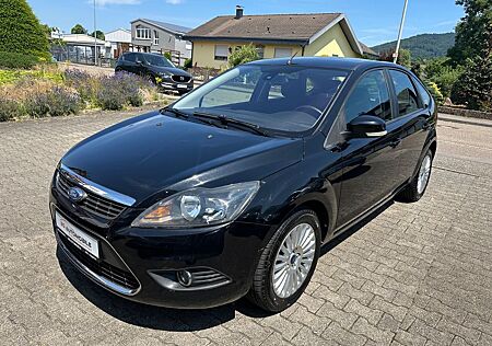 Ford Focus Lim. Titanium 1.8 4trg HU/AU NEU