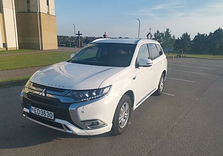 Mitsubishi Plug in Hybrid Outlander Plug-in Hybrid Outlander 2.0 MIVEC PLUG-IN H...
