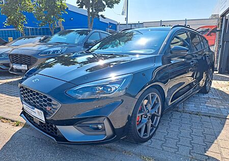Ford Focus Turnier ST ACC+CAM+PANO+SPUR+TOTW
