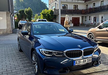 BMW 330e xDrive Touring Sporltine AHK HUD Laserlicht