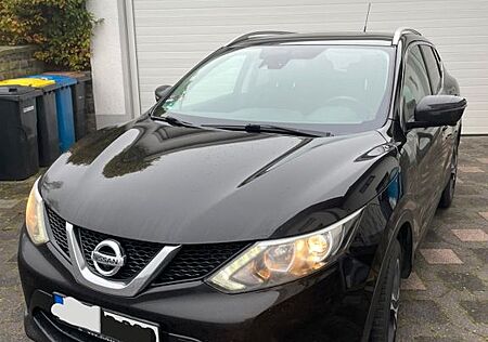 Nissan Qashqai 1.6 (8-Fach Bereift)