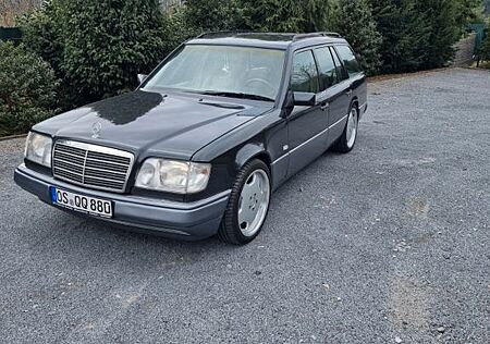 Mercedes-Benz E 320