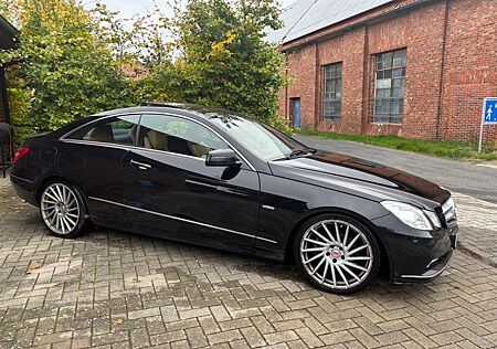 Mercedes-Benz E 250 Coupé CDI BlueEFFICIENCY ELEGANC...