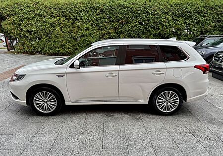 Mitsubishi Outlander PHEV 4WD Diamant *Leder*Navi*Kamera*