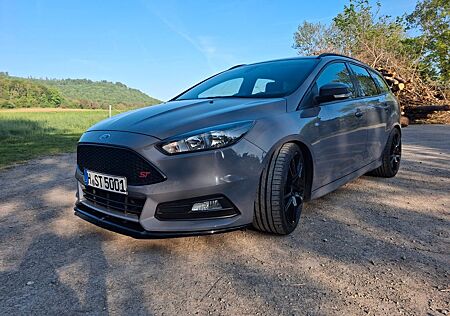 Ford Focus 2,0 EB ST Turnier ST