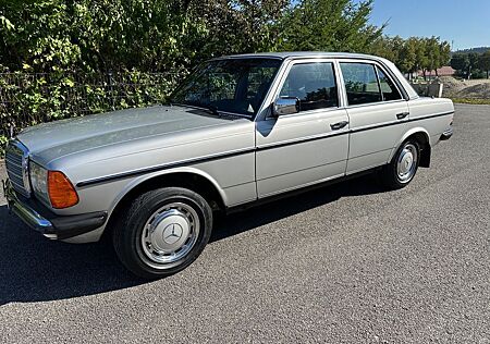 Mercedes-Benz E 230