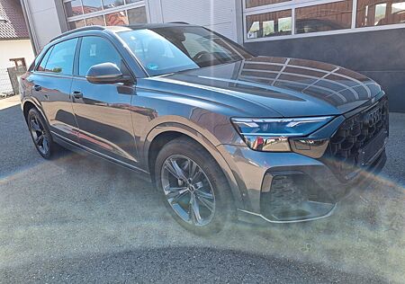 Audi Q8 ,quattro,S-Line Black,Matrix,AHK 3,5t,Alu 21"
