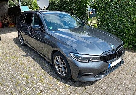 BMW 320d Touring Sport Line Aut., HK, AHK, Live