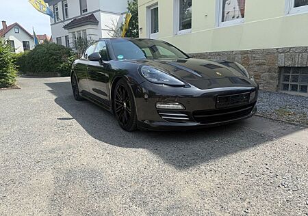 Porsche Panamera 4 -