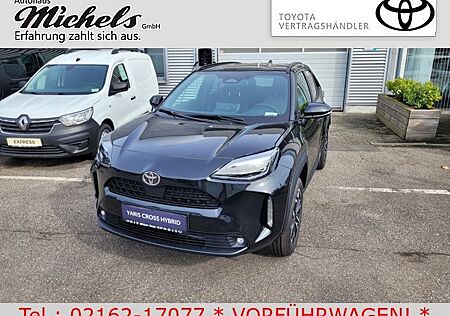 Toyota Yaris Cross Hybrid 4x2 Black and White