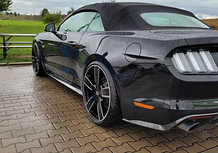 Ford Mustang 5.0 Traum in schwarz!