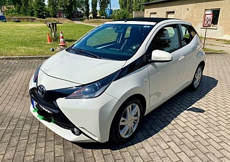 Toyota Aygo (X) Aygo (X) 1,0-l-VVT-i x-wave x-wave