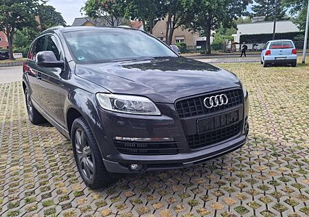 Audi Q7 3.0 TDI quattro-7xSitzer-AHK-Xenon-Navi