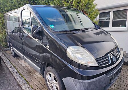 Renault Trafic schwarz metallic, Diesel 115 PS, 3 Sitze