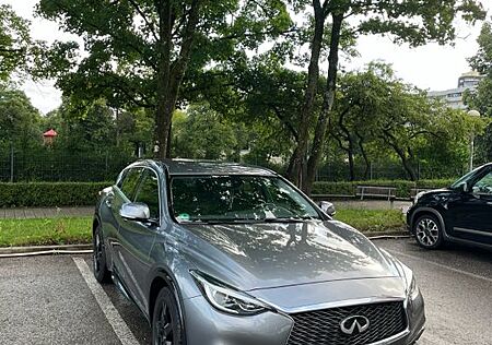 Infiniti Q30 1.6t FWD -