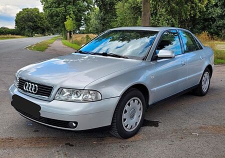Audi A4 1.8 TÜV / Top Ausstattung / Checkheft / Leder
