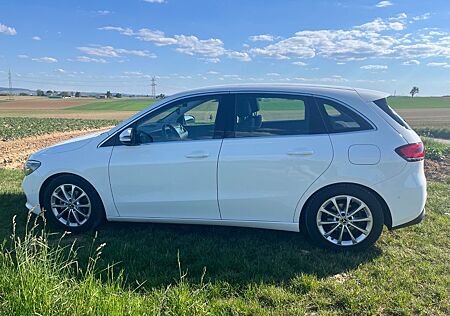 Mercedes-Benz B 180 -