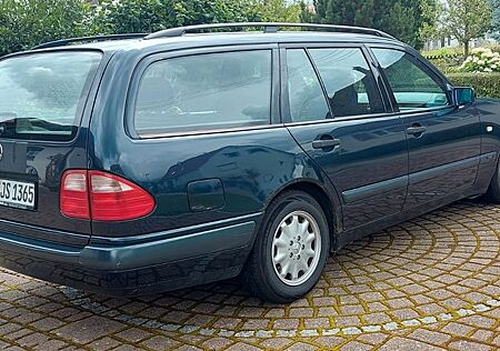 Mercedes-Benz E 240 T CLASSIC Classic
