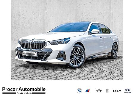 BMW 520d Limousine M Sport AHK Pano Standheiz. DA+ H