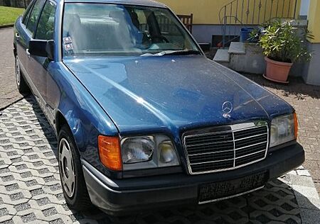 Mercedes-Benz E 230 Schnäppchen für Liebhaber des W 124,