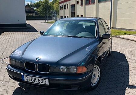 BMW 523i