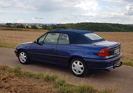 Opel Astra 1.8 16V Cabrio Bertone Edition Bertone...