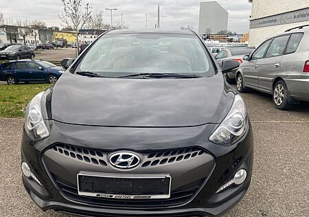 Hyundai i30 1.6 CRDI 94kW Design / Alufelgen