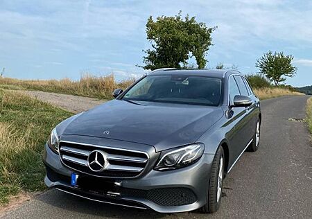 Mercedes-Benz E 220 d 4MATIC T Autom. -
