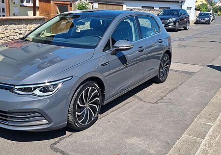 VW Golf Volkswagen VIII 1.5 TSI Style Panoramadach AHK schwenk