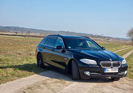BMW 520D AHK, Leder, Panorama, M Parts fast Voll usw