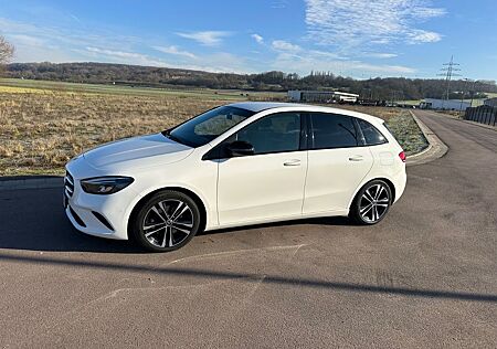 Mercedes-Benz B 220 4MATIC DCT -