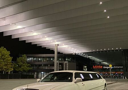 Lincoln Town Car Stretchlimousine 8,60 m 9 Personen