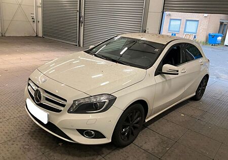 Mercedes-Benz A 180 gebraucht kaufen Mercedes-Benz A 180 BlueEFFICIENCY Style Edition bj 2015